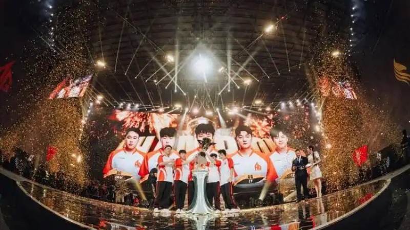 电竞鼠标垫材质怎么选？布面、硬质、涂层与混编的差异一次讲清
